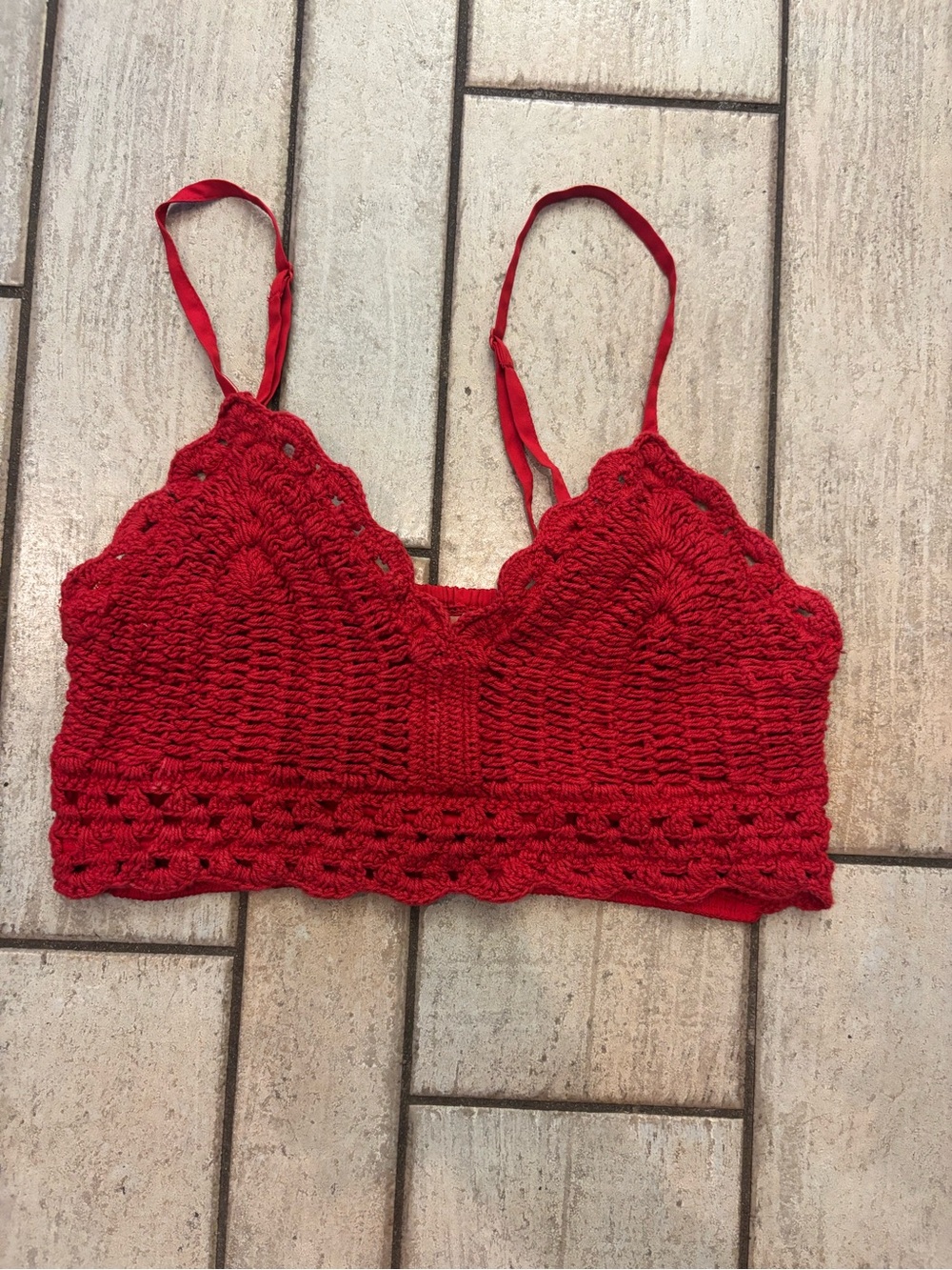Red crochet crop top with scalloped edges, size S #crochet #boho